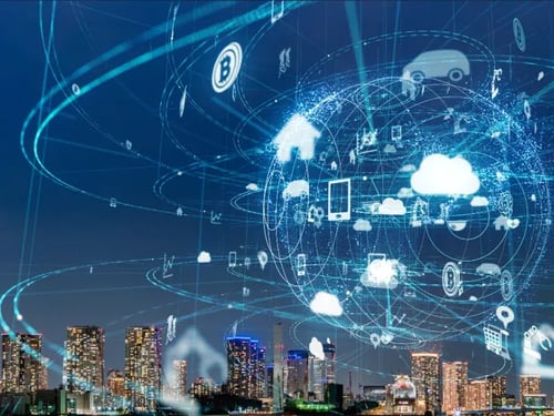 Représentation visuelle du coût de développement d’une application IoT avec des objets connectés et des services cloud au-dessus d’une ville